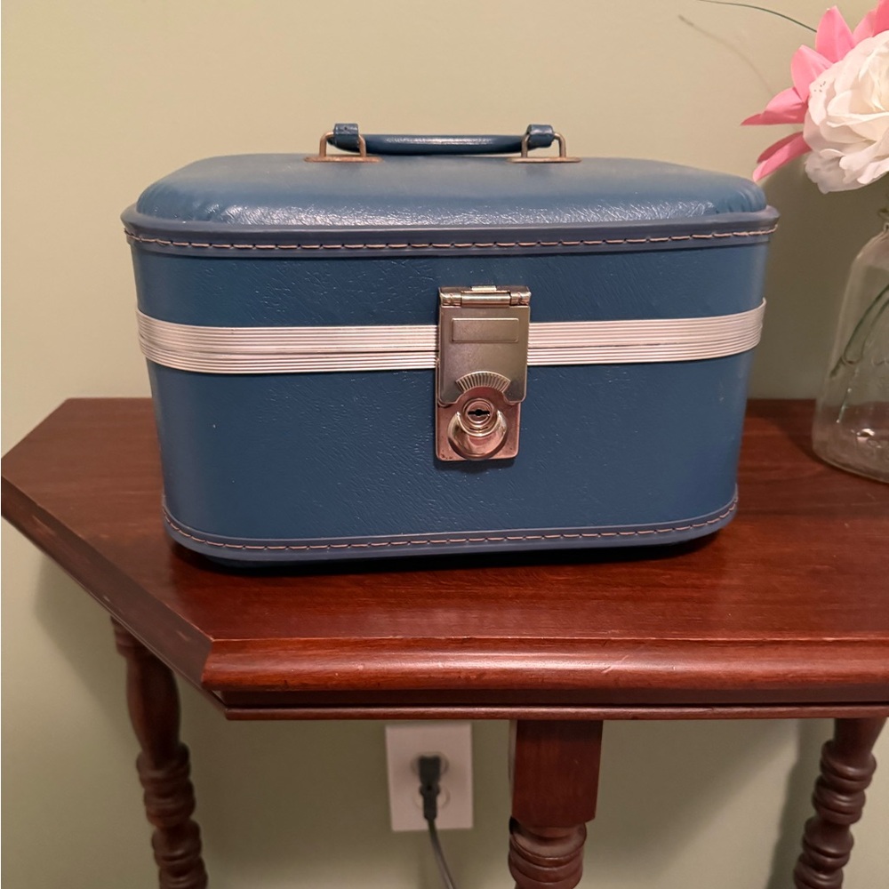 Vintage Blue Train Case